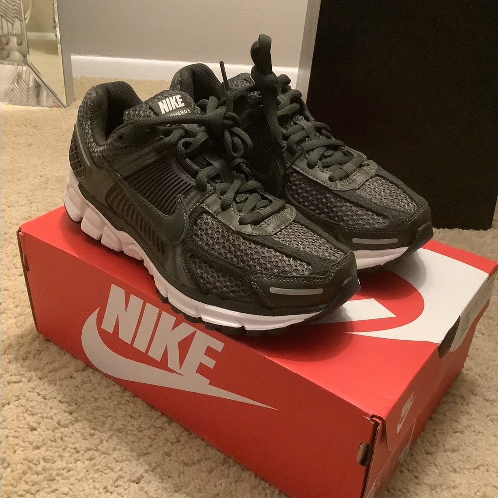 Nike Women's Sneakers in Black and White